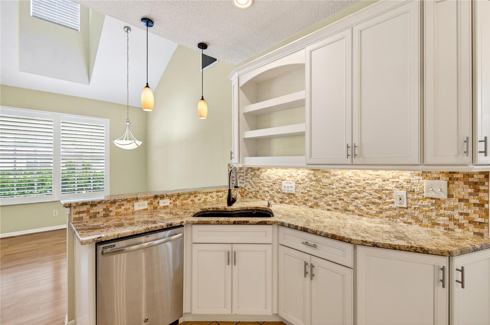 Image 20 of 58 For 10801 Spring Mountain Place