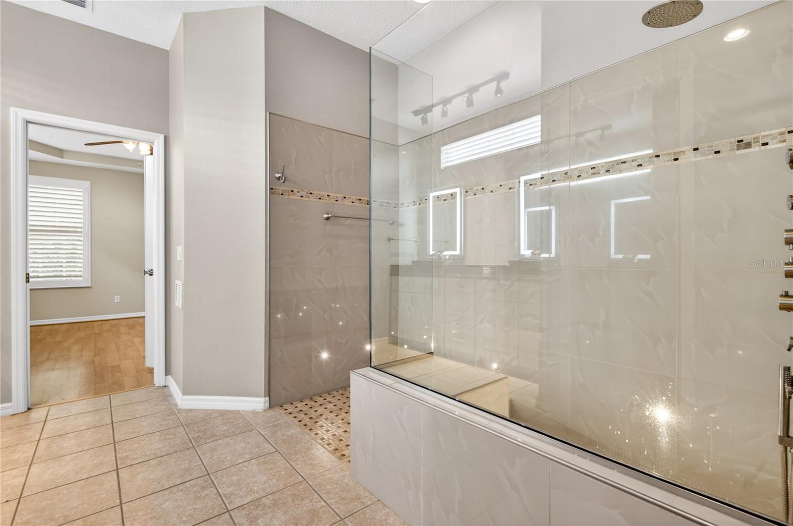 Image 34 of 58 For 10801 Spring Mountain Place
