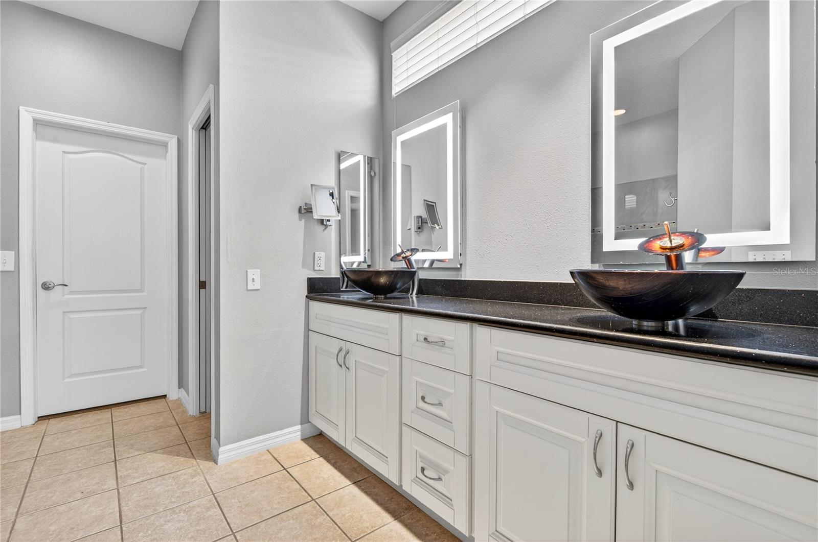 Image 36 of 58 For 10801 Spring Mountain Place