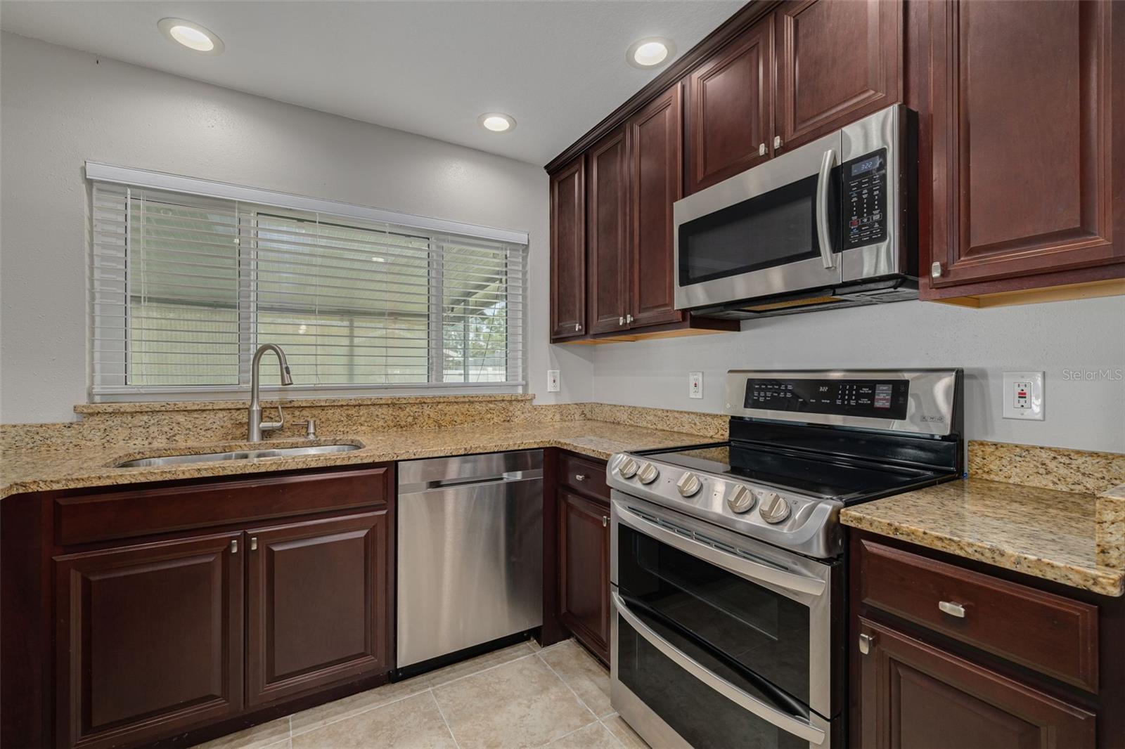 Image 12 of 35 For 870 16th Lane
