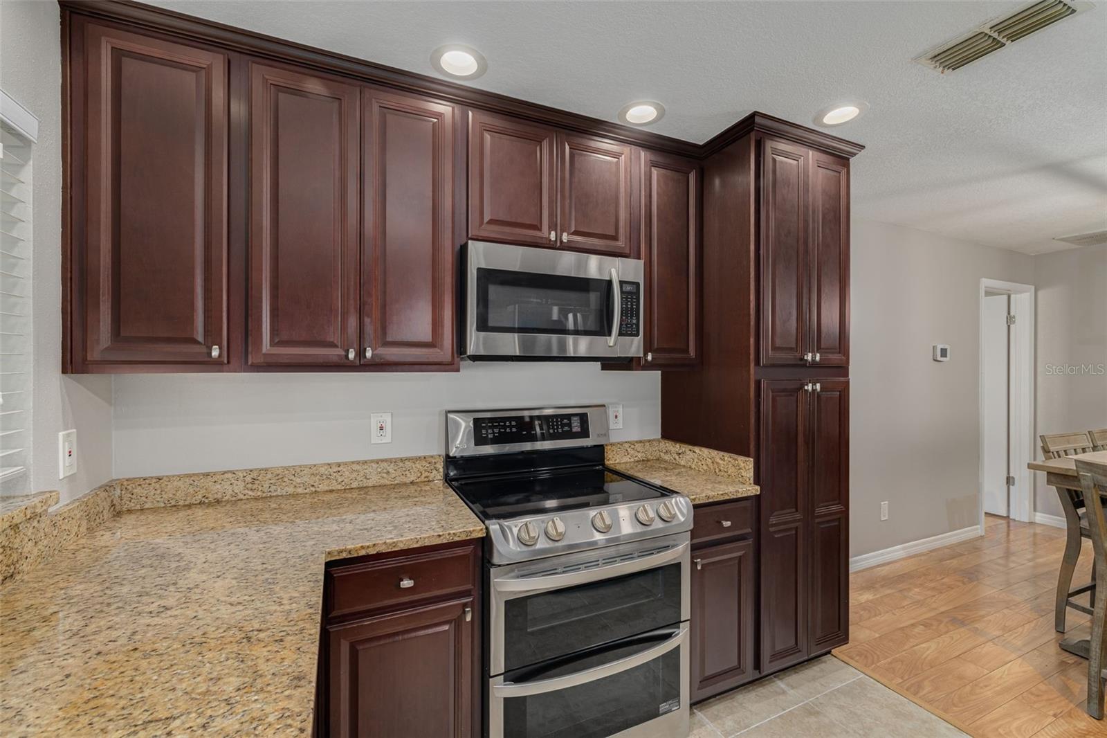 Image 13 of 35 For 870 16th Lane