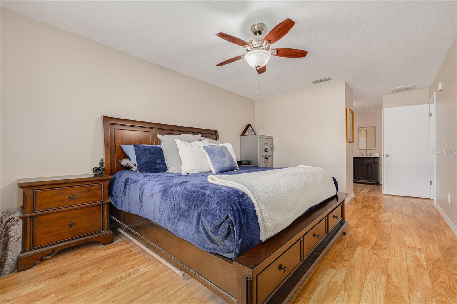 Image 15 of 35 For 870 16th Lane