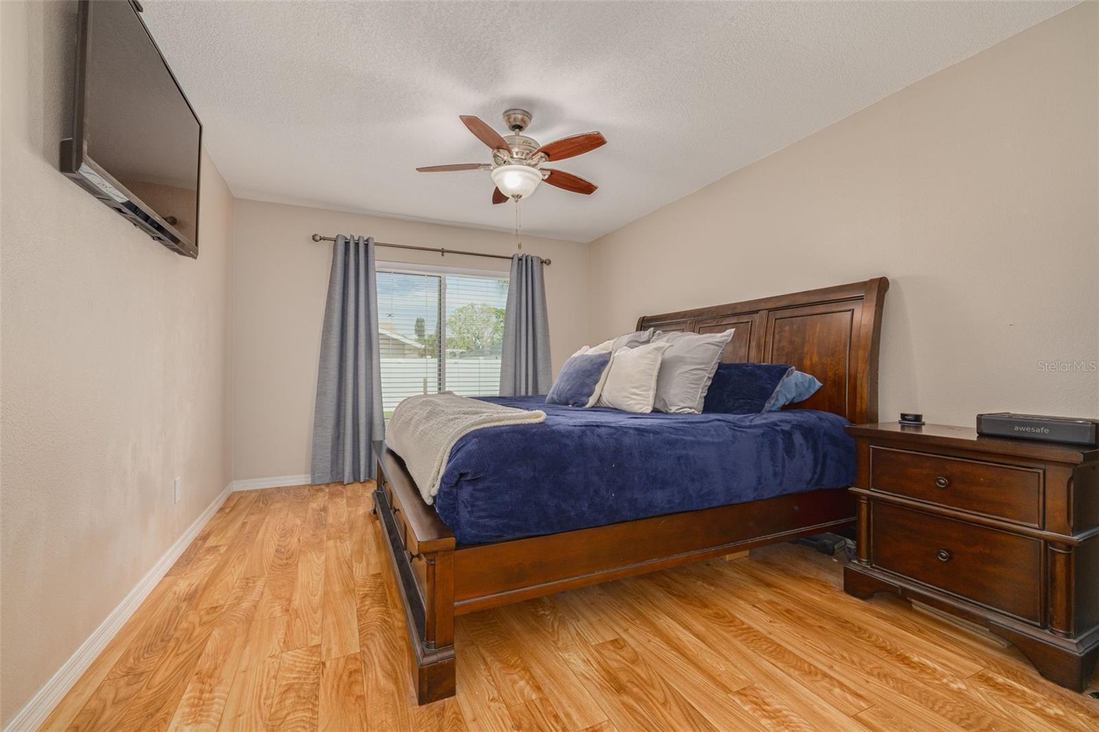 Image 16 of 35 For 870 16th Lane