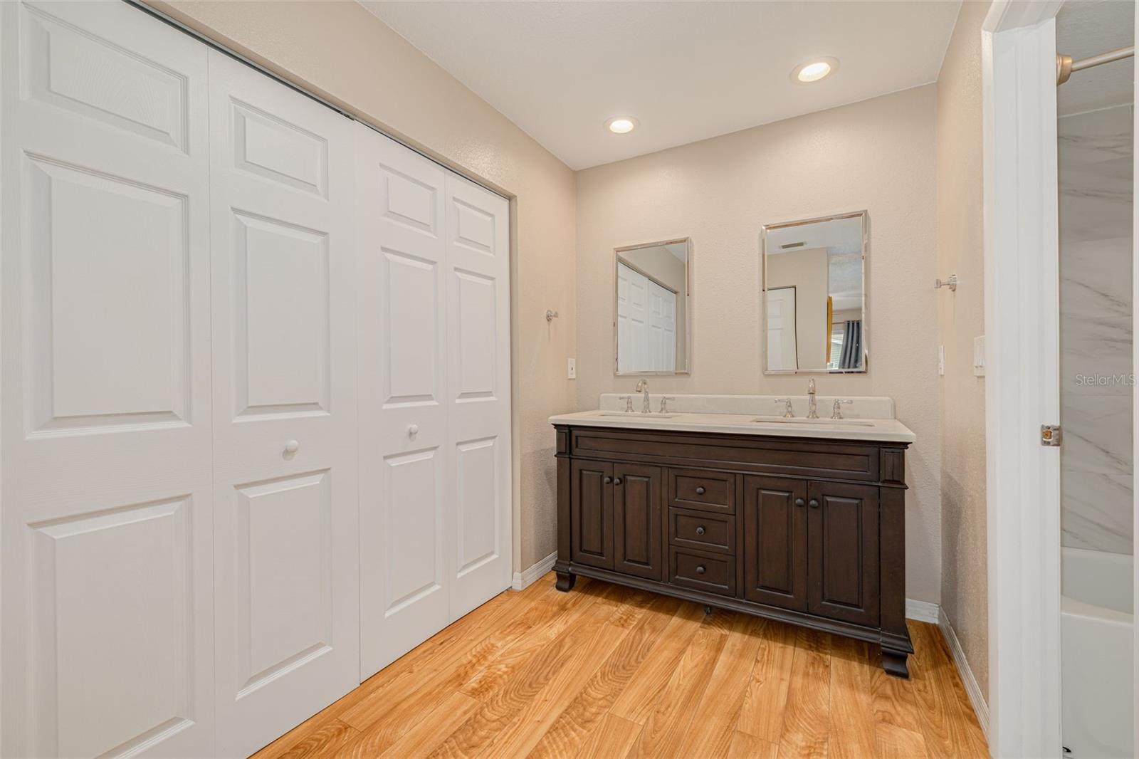 Image 18 of 35 For 870 16th Lane