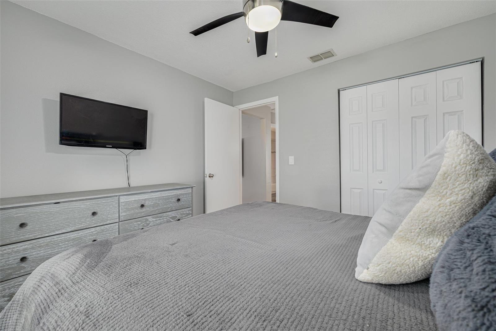 Image 21 of 35 For 870 16th Lane