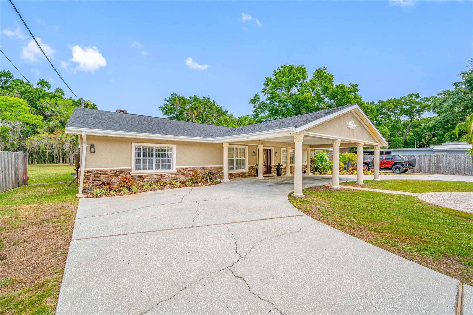 Image 17 of 91 For 15314 Lake Magdalene Boulevard