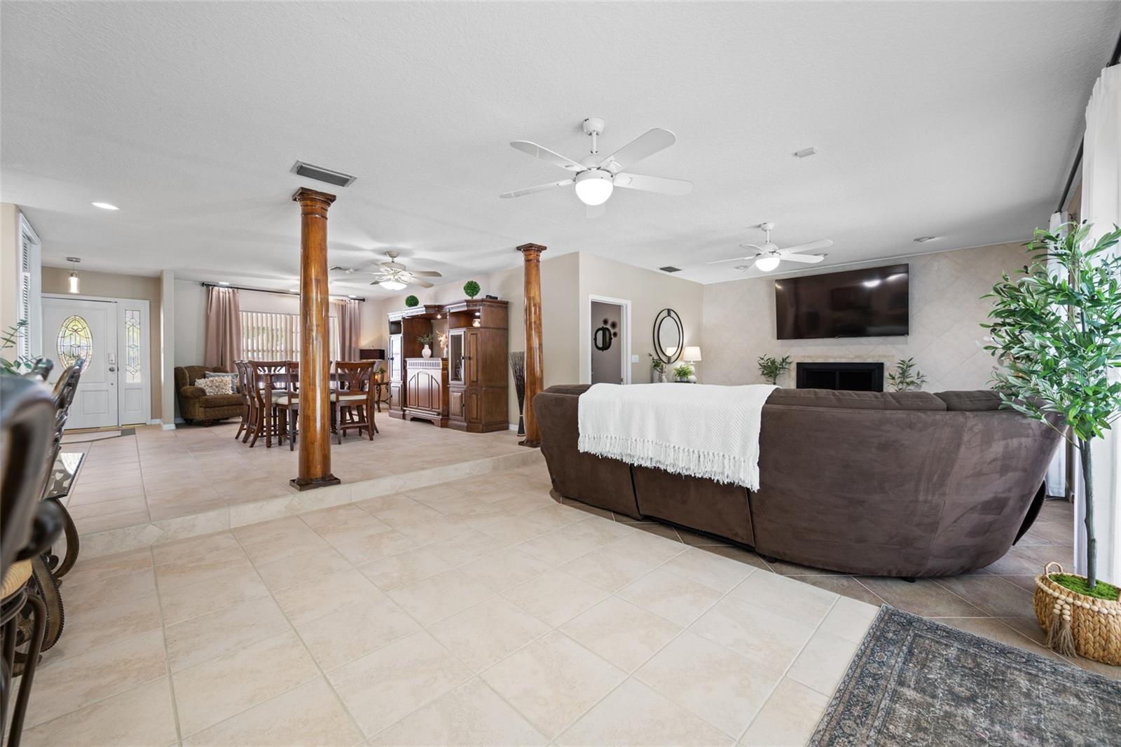 Image 25 of 91 For 15314 Lake Magdalene Boulevard