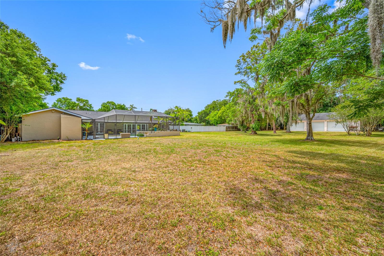Image 9 of 91 For 15314 Lake Magdalene Boulevard