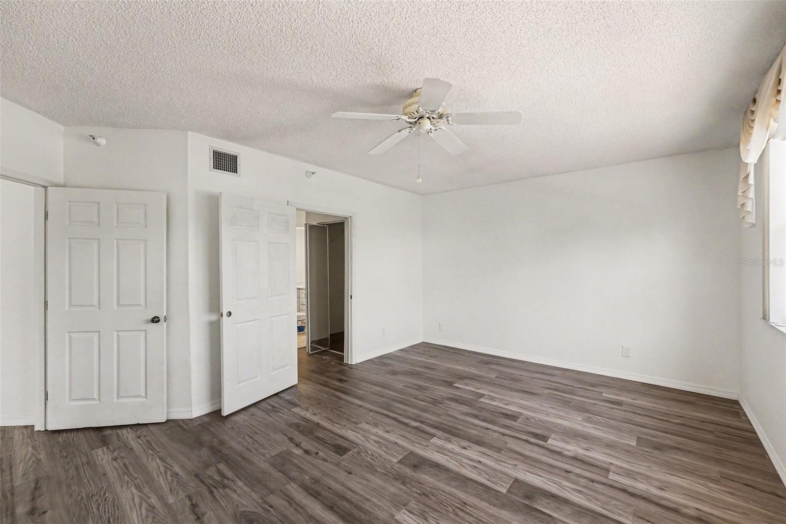 Image 13 of 30 For 6205 Shoreline Drive 1106