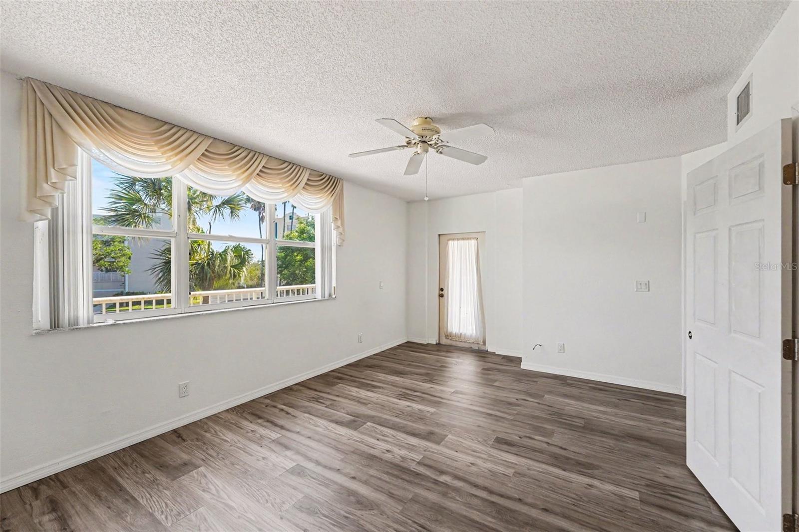 Image 14 of 30 For 6205 Shoreline Drive 1106