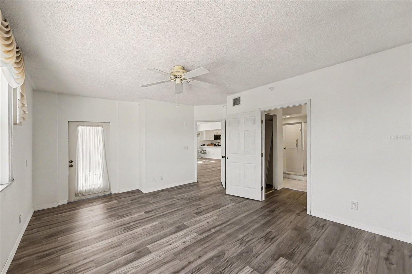 Image 15 of 30 For 6205 Shoreline Drive 1106
