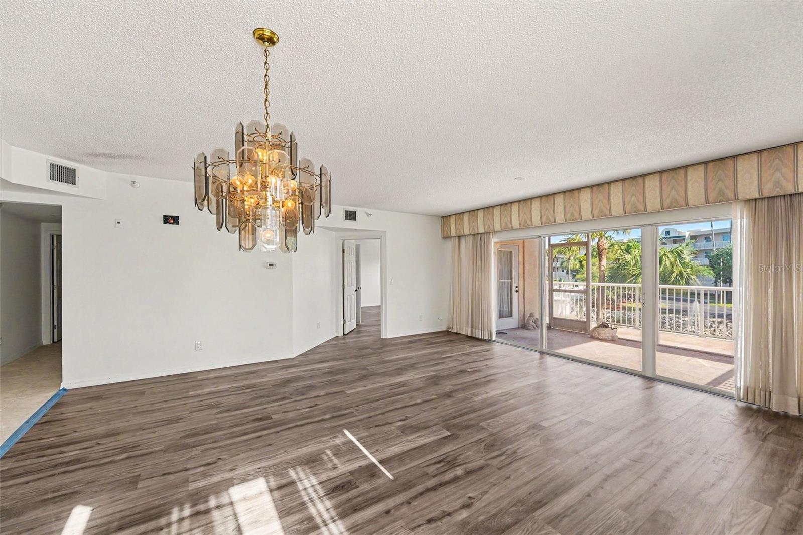 Image 6 of 30 For 6205 Shoreline Drive 1106
