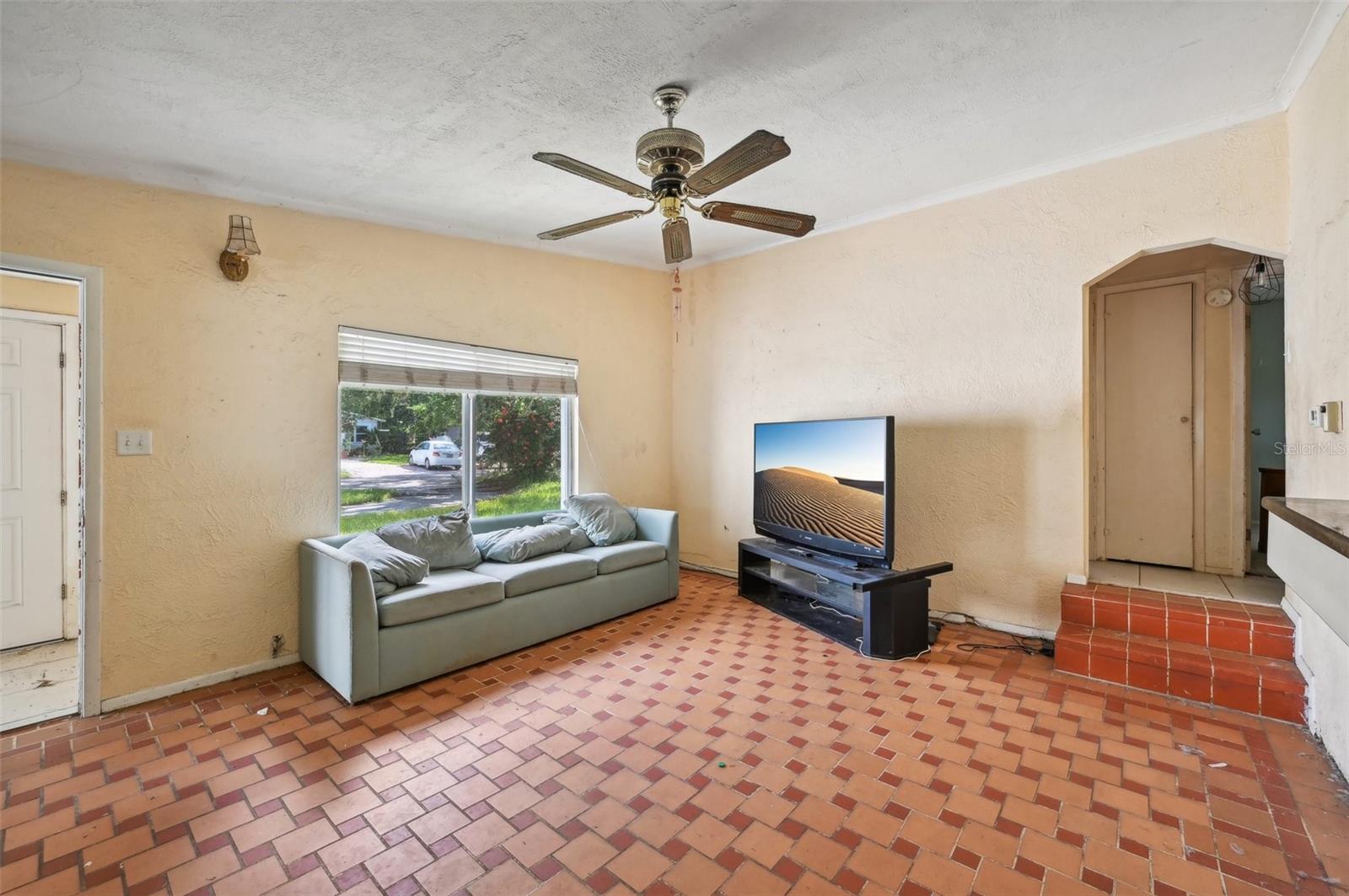 Image 7 of 23 For 2524 Novus Street