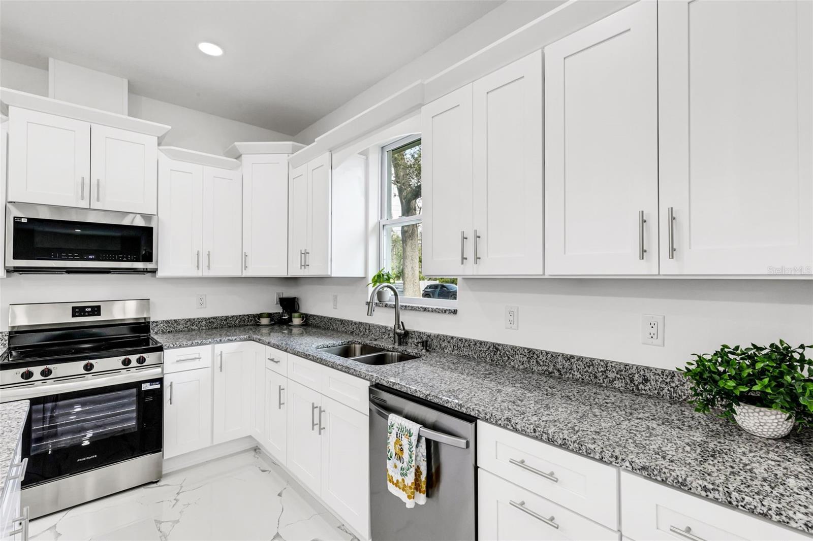 Image 14 of 50 For 806 Lowry Lane