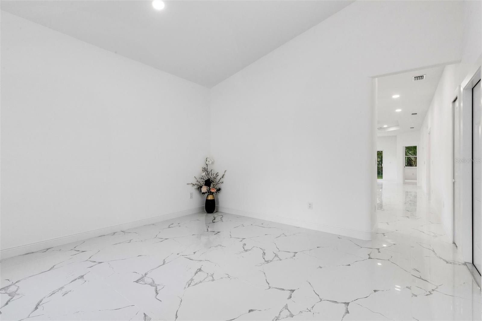 Image 4 of 50 For 806 Lowry Lane
