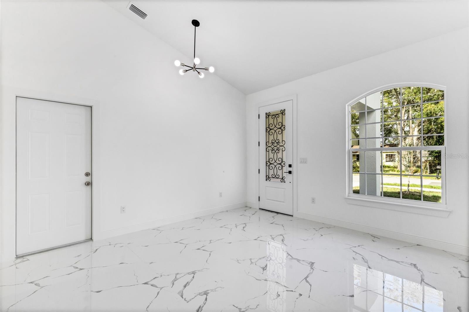 Image 6 of 50 For 806 Lowry Lane