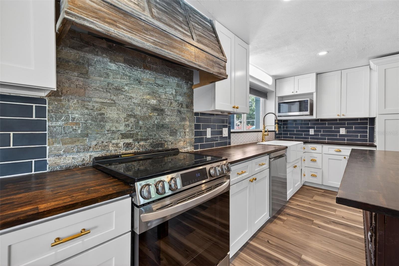 Image 12 of 36 For 1674 34th Avenue N