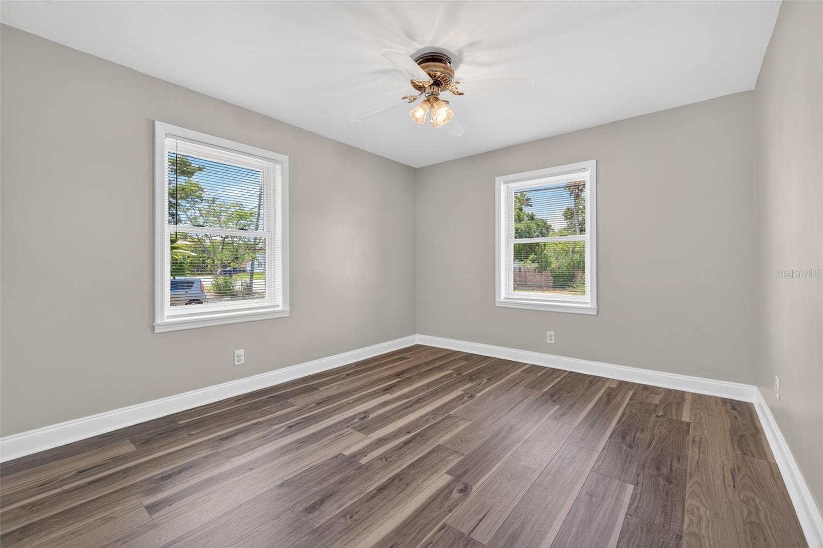Image 23 of 36 For 1674 34th Avenue N