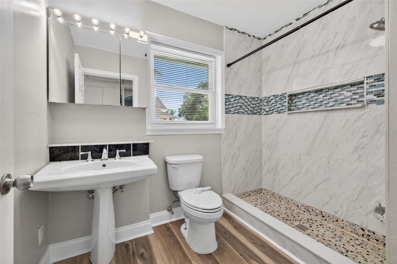 Image 26 of 36 For 1674 34th Avenue N