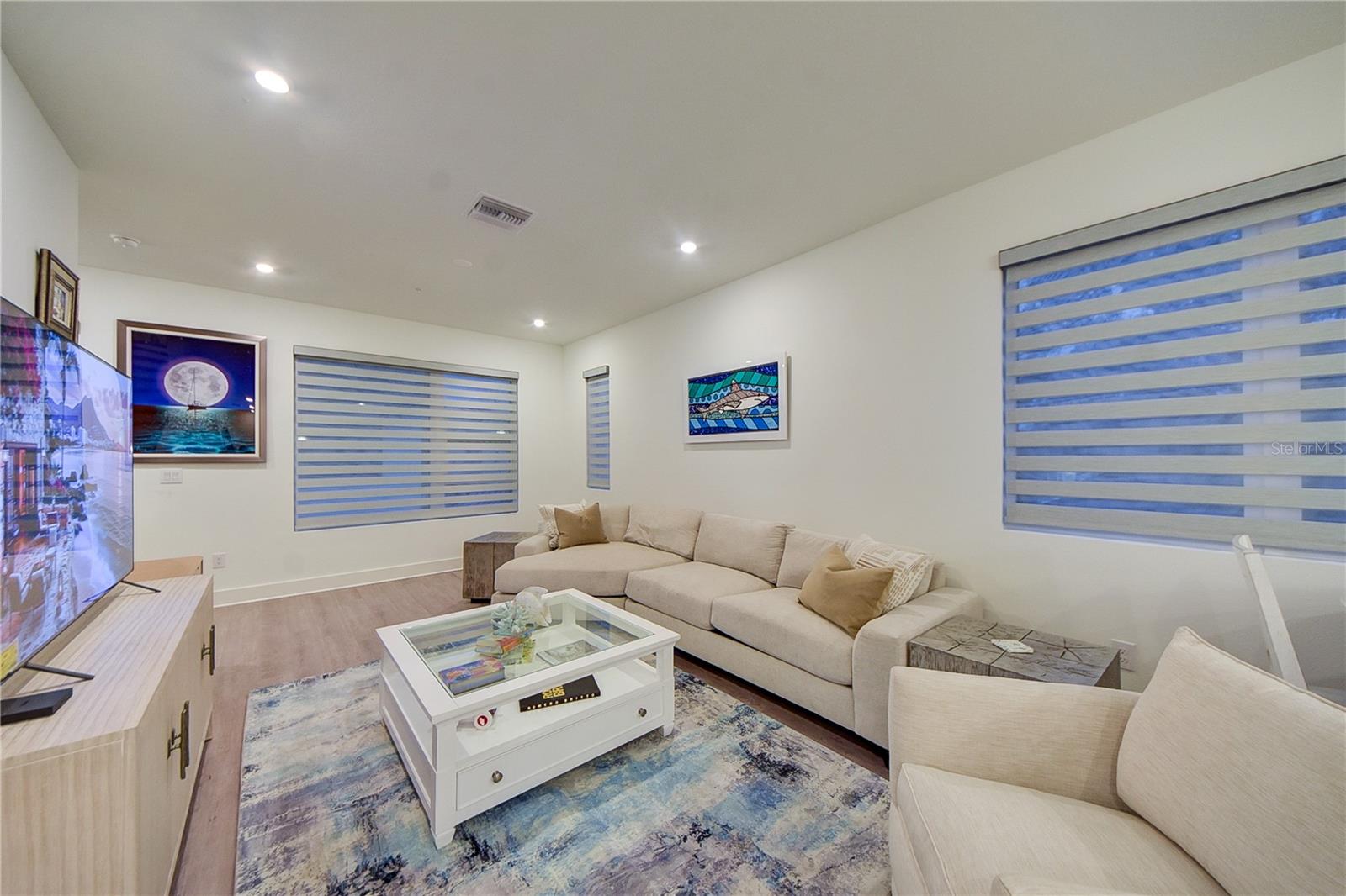 Image 27 of 42 For 323 15th Street N