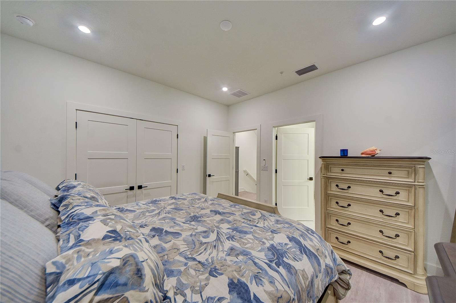 Image 33 of 42 For 323 15th Street N