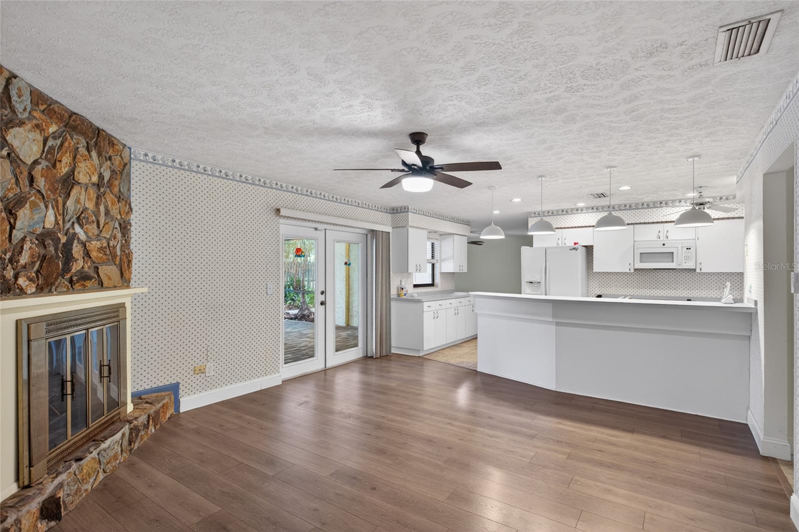 Image 11 of 58 For 901 River Drive