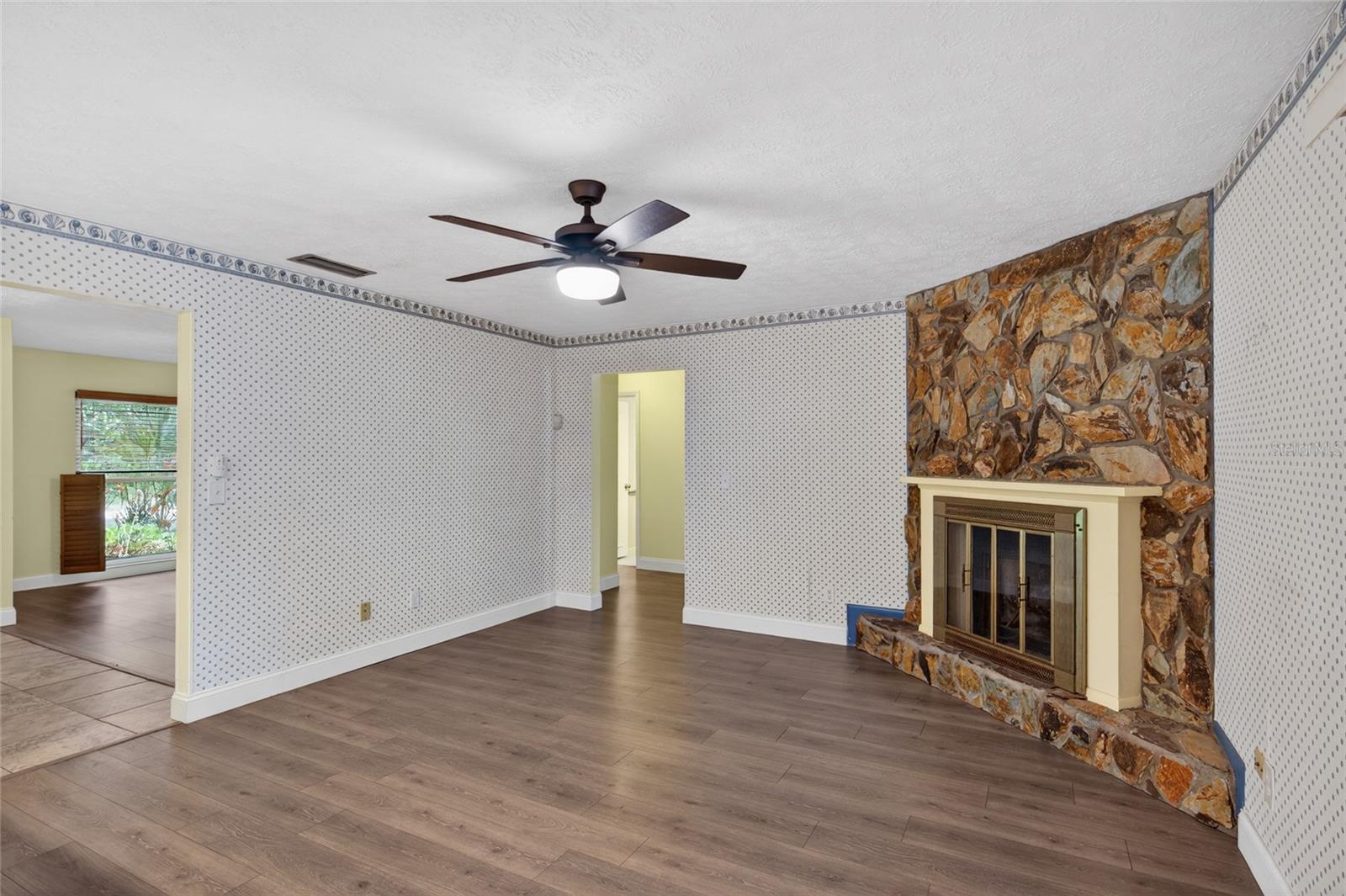 Image 12 of 58 For 901 River Drive