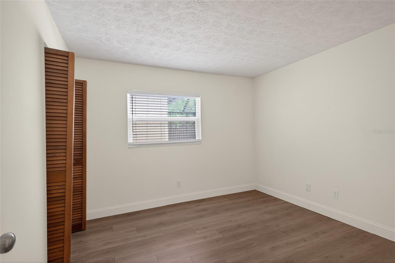 Image 13 of 58 For 901 River Drive