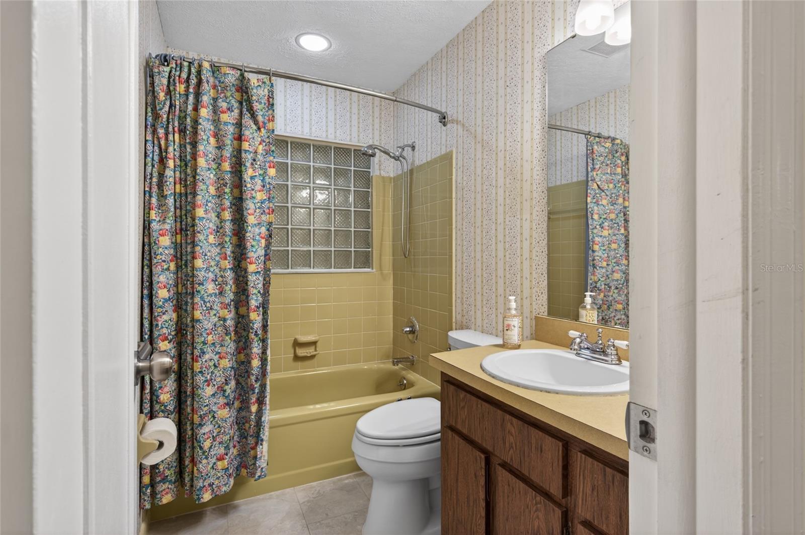 Image 17 of 58 For 901 River Drive