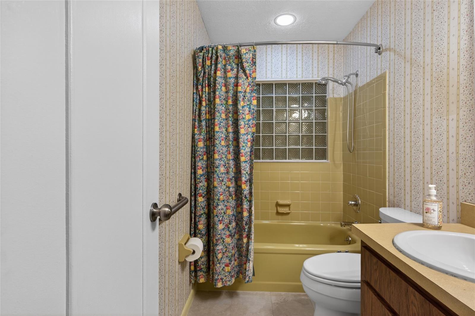 Image 18 of 58 For 901 River Drive