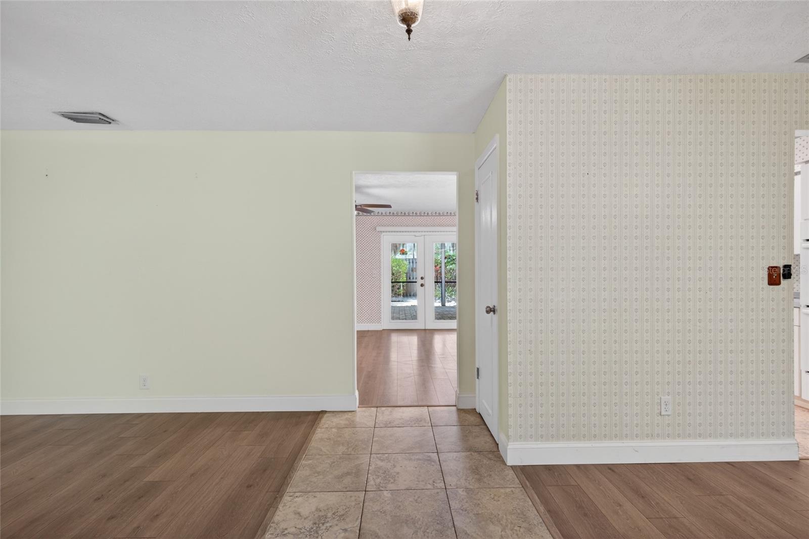 Image 3 of 58 For 901 River Drive