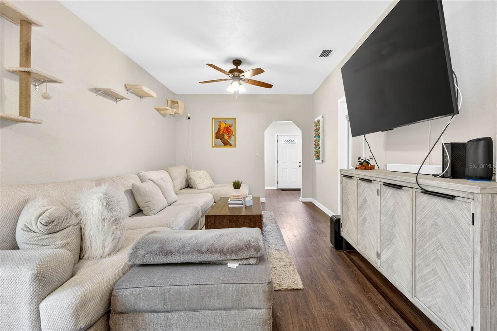 Listing photo id 10 for 3007 Central Avenue