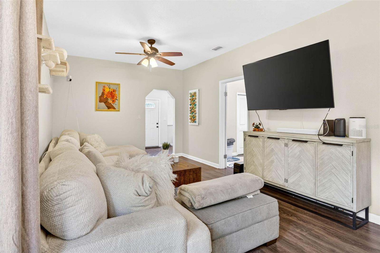 Listing photo id 11 for 3007 Central Avenue