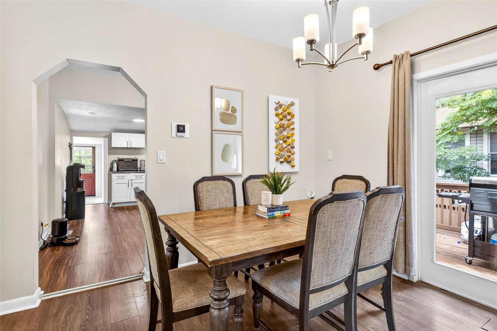Listing photo id 12 for 3007 Central Avenue