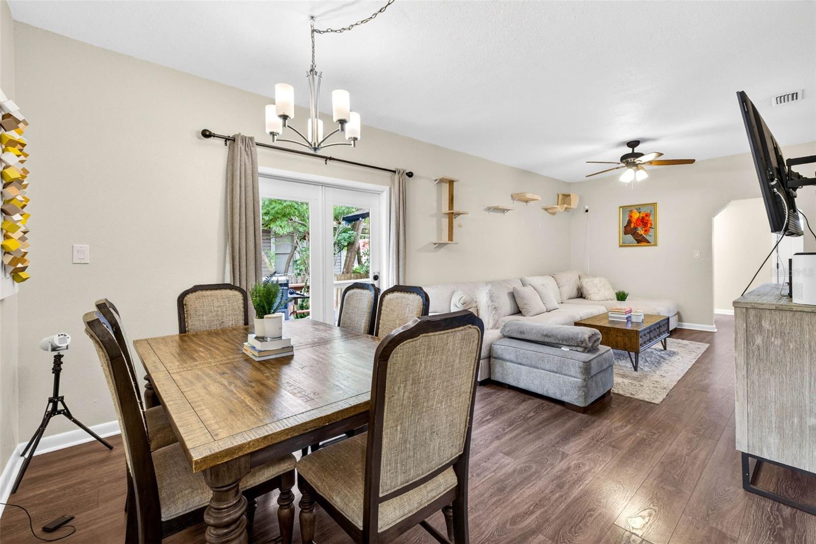 Listing photo id 13 for 3007 Central Avenue