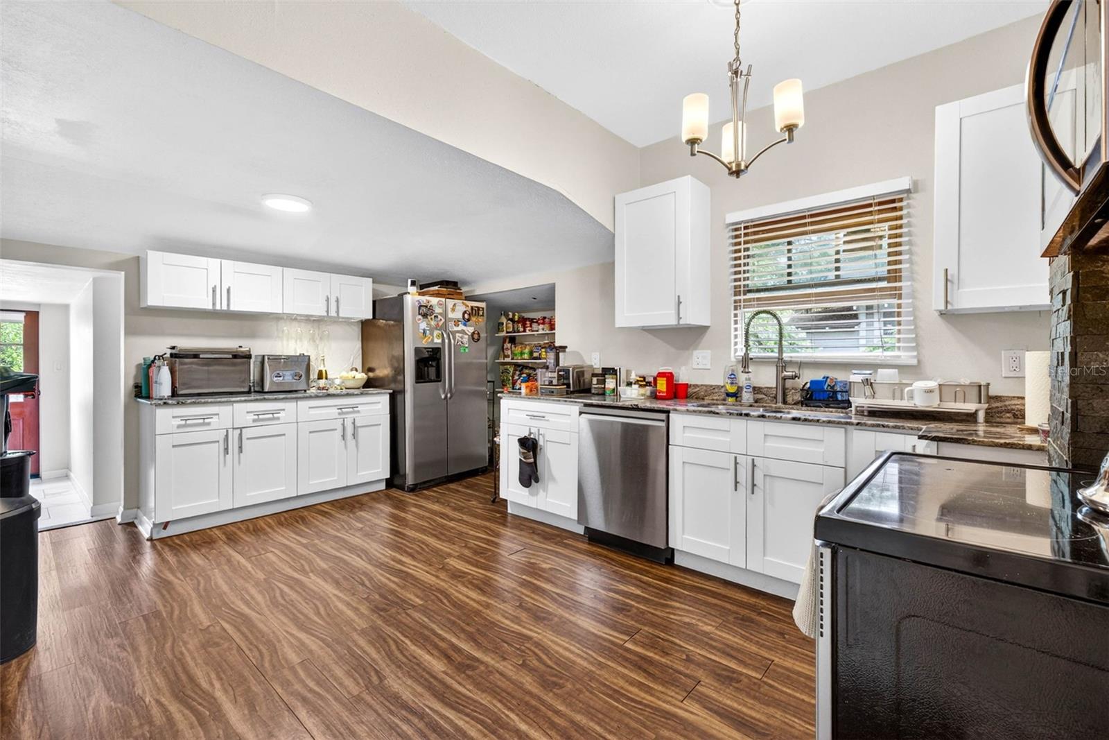 Listing photo id 14 for 3007 Central Avenue