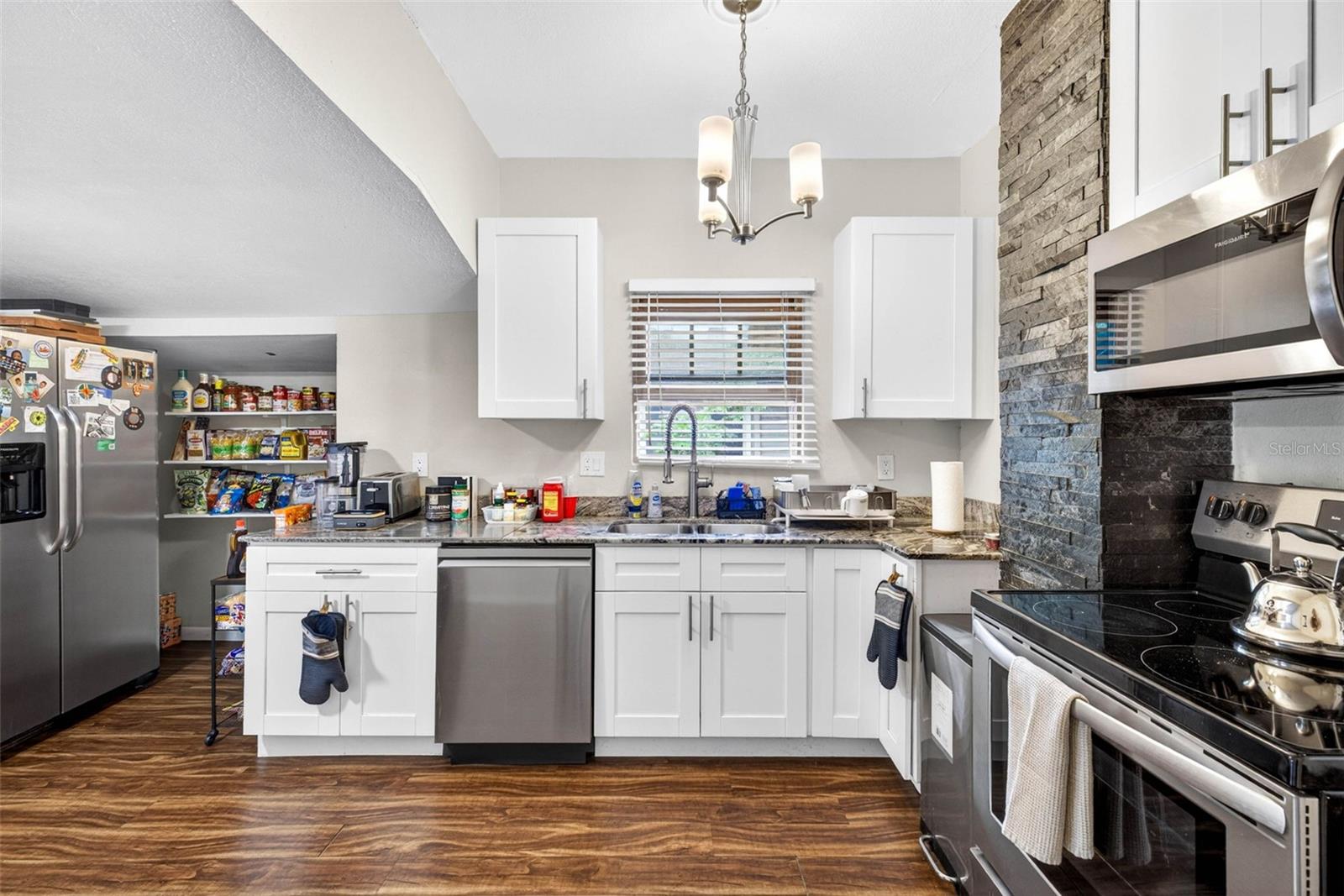 Listing photo id 15 for 3007 Central Avenue