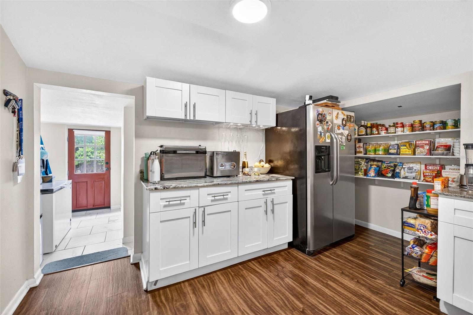 Listing photo id 16 for 3007 Central Avenue