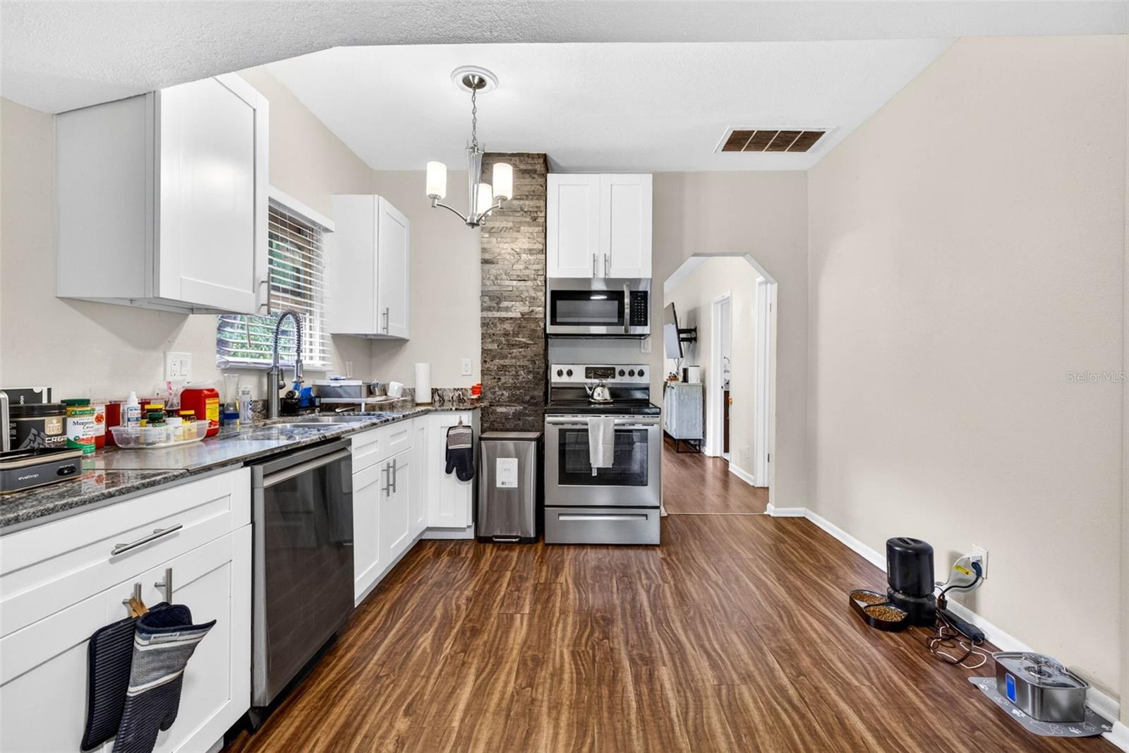 Listing photo id 18 for 3007 Central Avenue