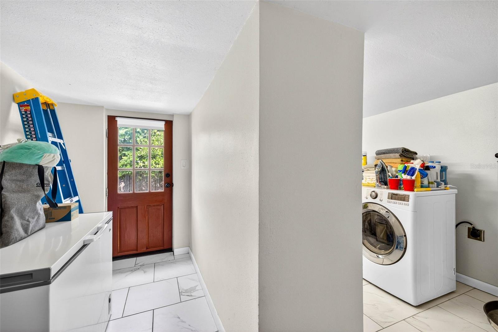 Listing photo id 19 for 3007 Central Avenue
