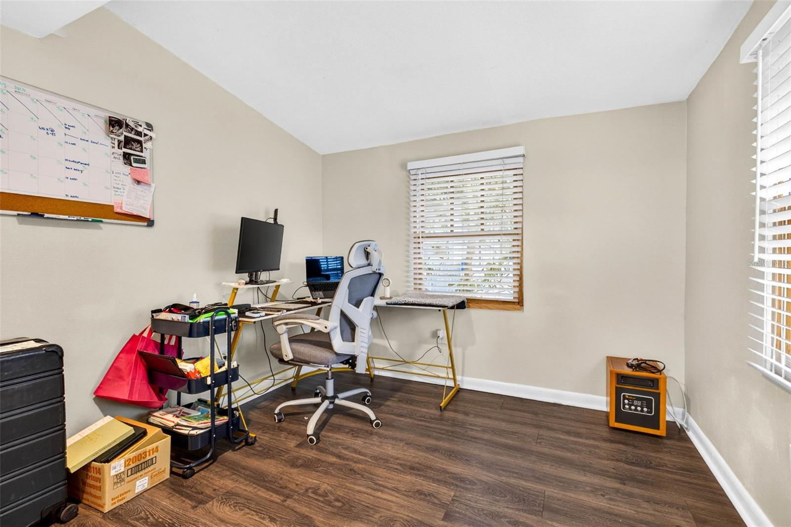 Listing photo id 23 for 3007 Central Avenue