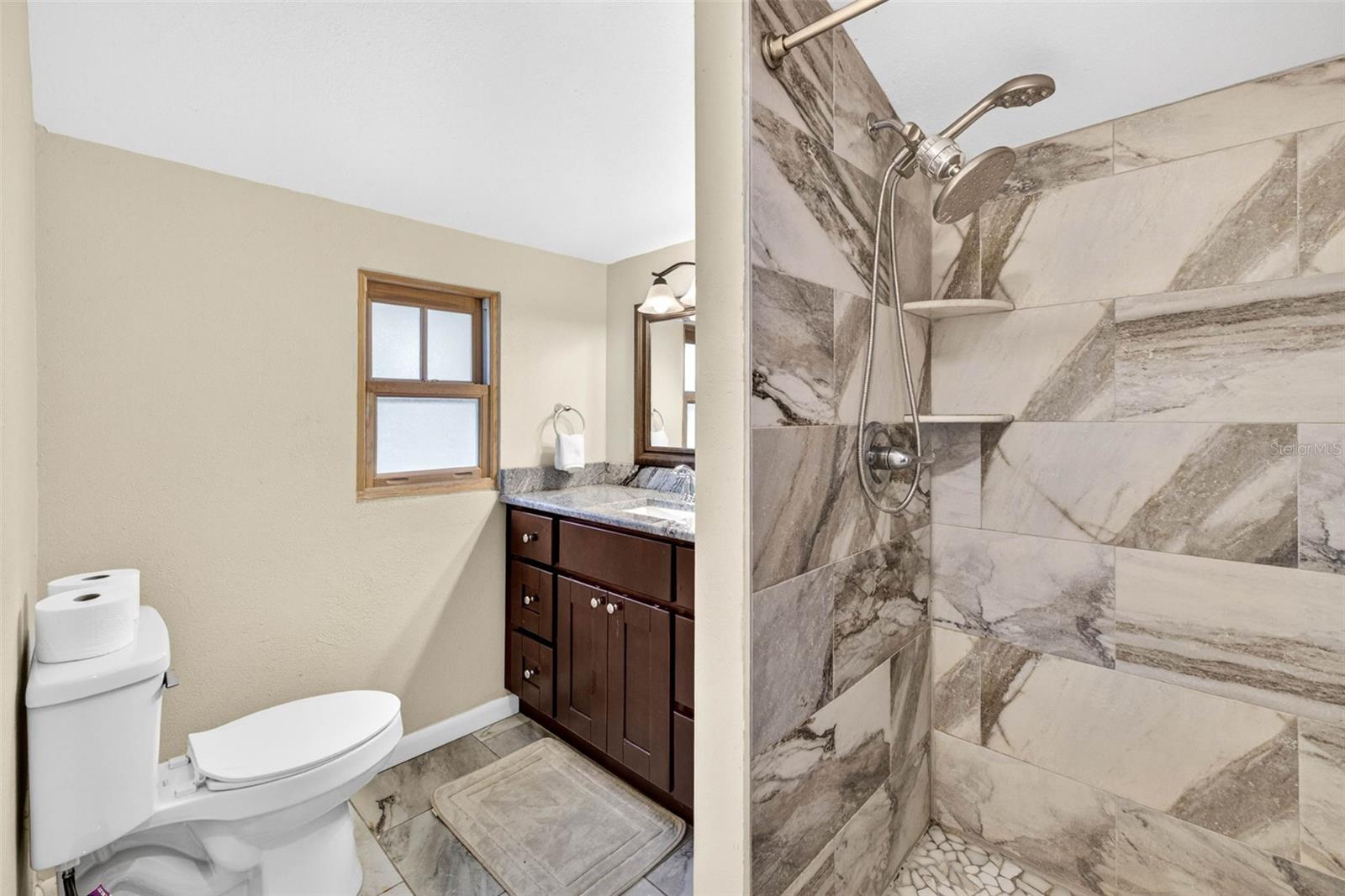 Listing photo id 33 for 3007 Central Avenue