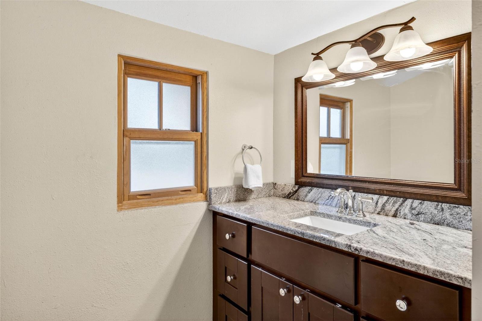 Listing photo id 35 for 3007 Central Avenue