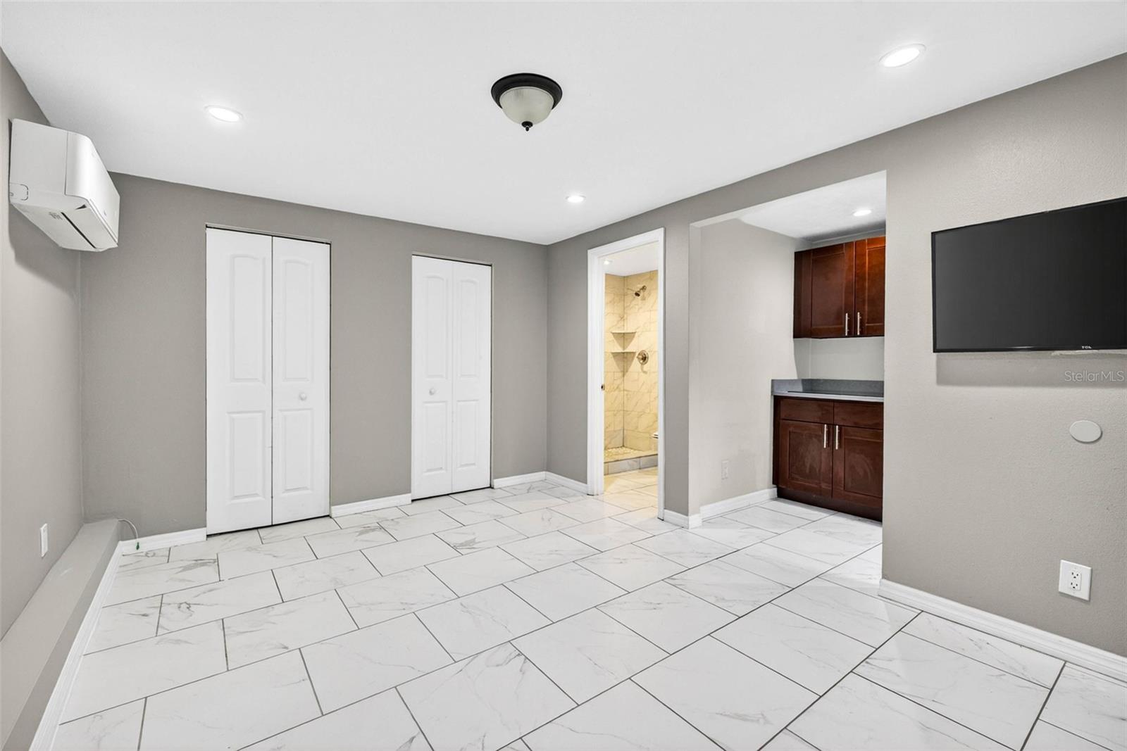 Listing photo id 45 for 3007 Central Avenue