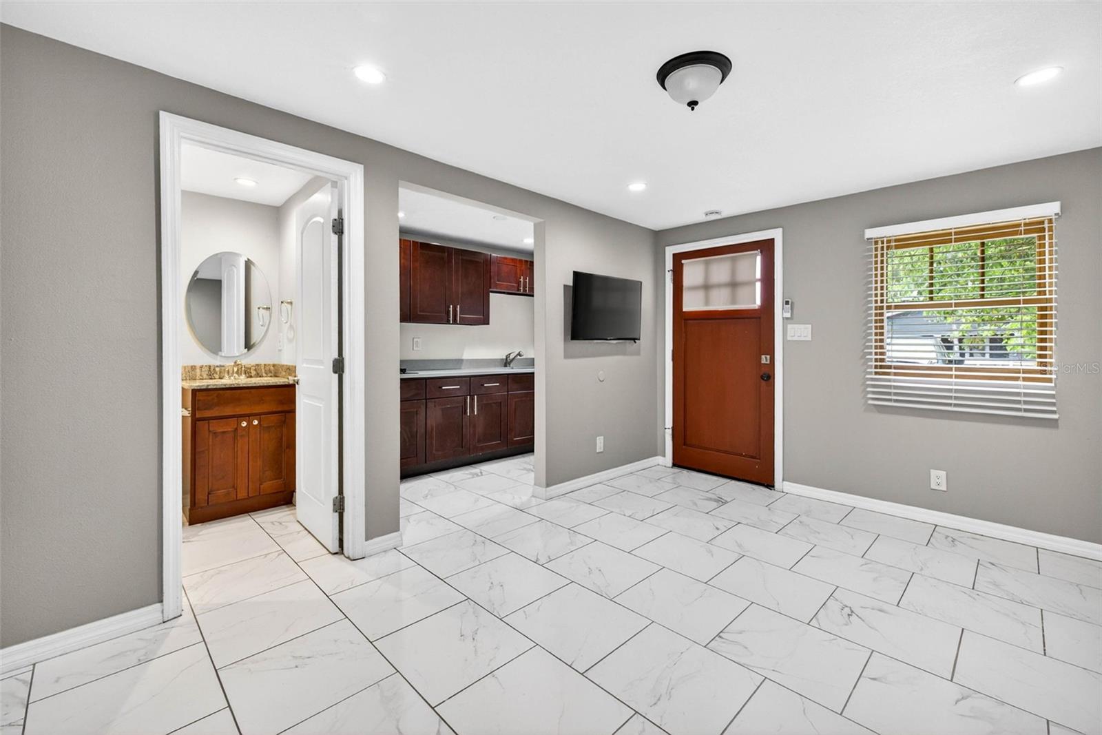 Listing photo id 46 for 3007 Central Avenue