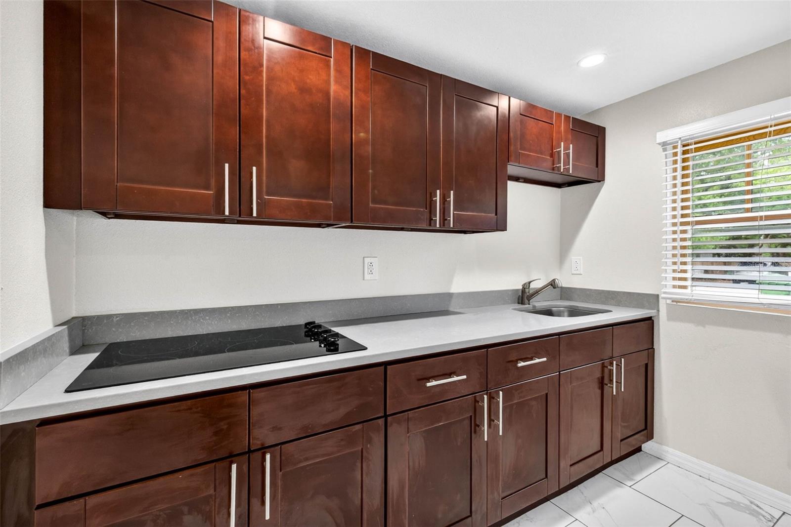 Listing photo id 47 for 3007 Central Avenue