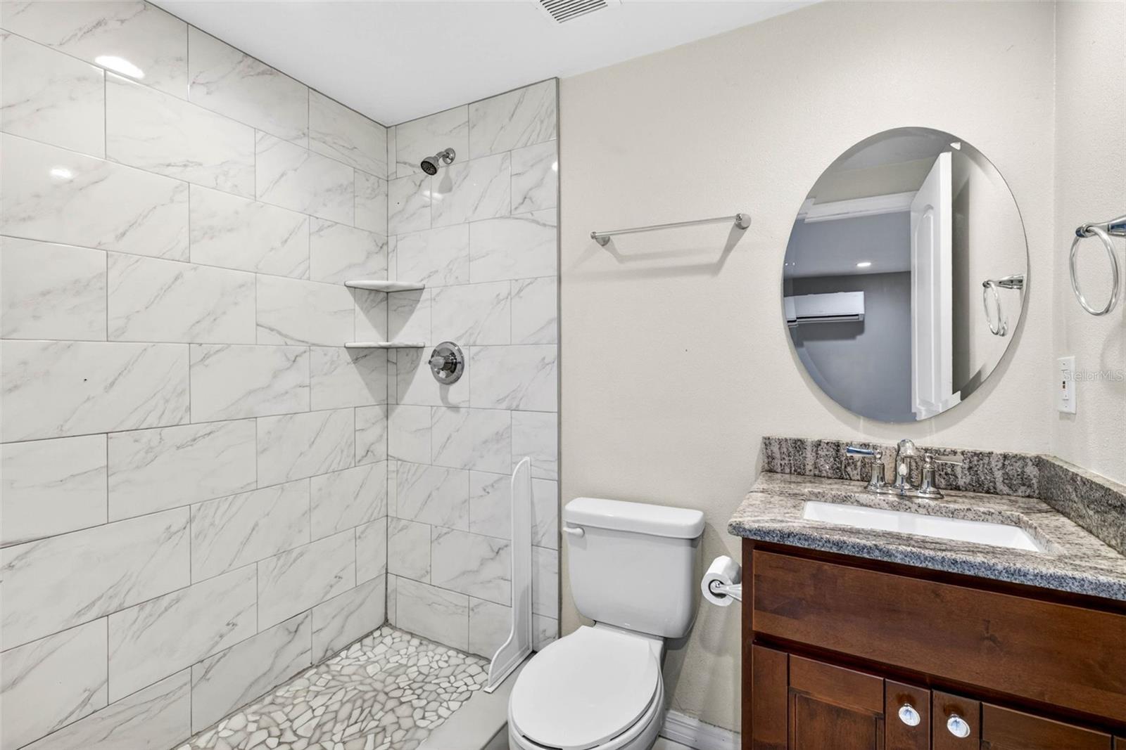 Listing photo id 48 for 3007 Central Avenue
