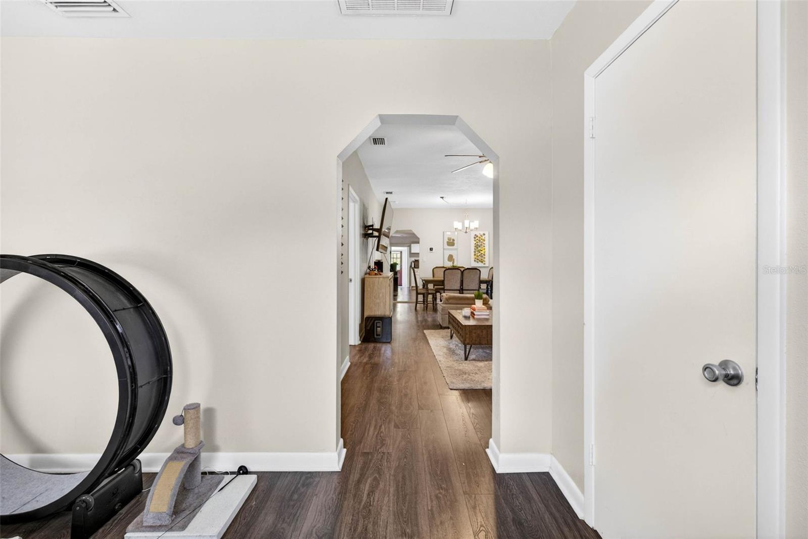 Listing photo id 5 for 3007 Central Avenue