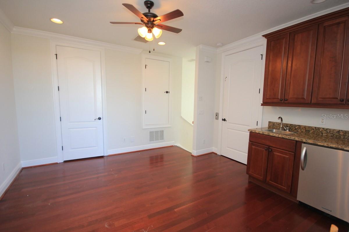 Image 25 of 48 For 6002 Yeats Manor Drive 105