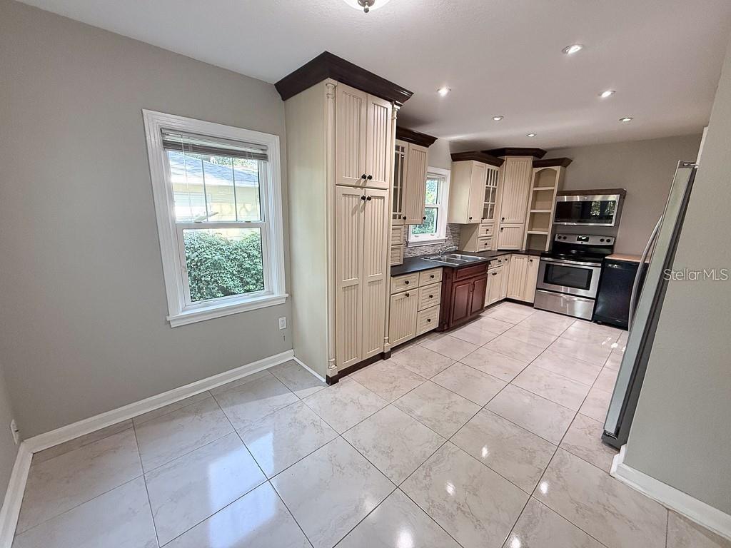 Image 7 of 45 For 2434 9th Avenue N